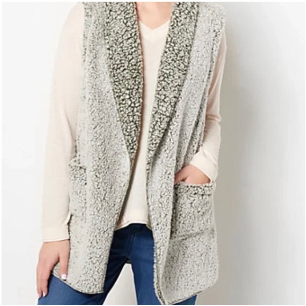 Koolaburra by UGG Frosted Two Tone Sherpa Vest w/ Pockets Olive Night - Regular